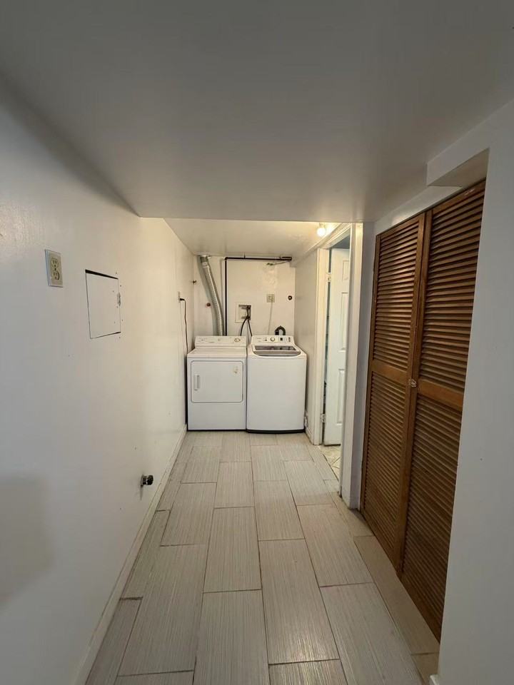 2572 East 54th Avenue - Photo 4 of 7