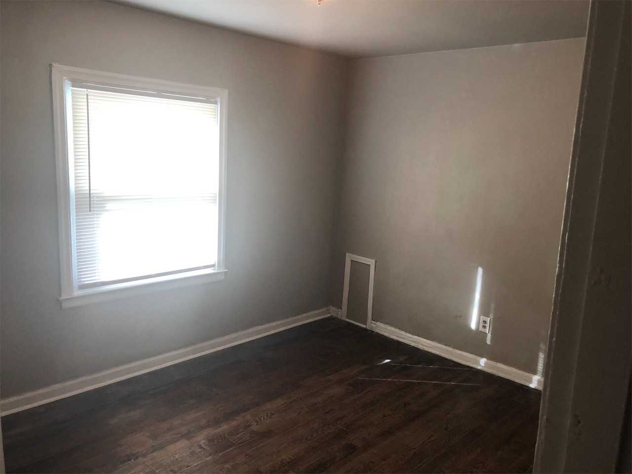 1934 Tennyson Ave - Photo 5 of 18