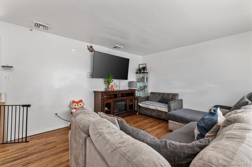 22 Hudson Pl #22 - Photo 4 of 24