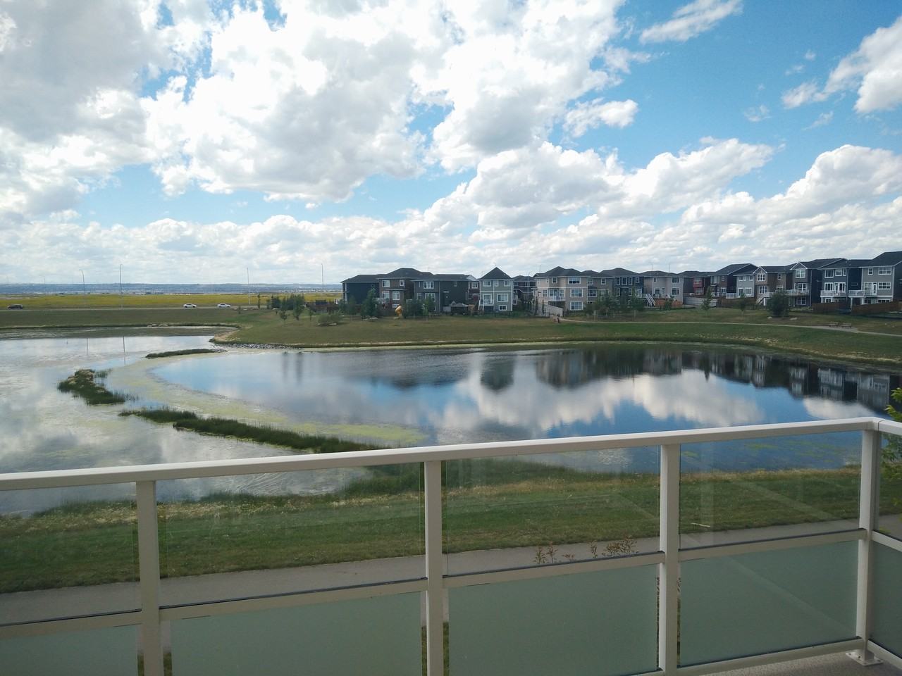 542 Redstone View Northeast - Photo 4 of 18