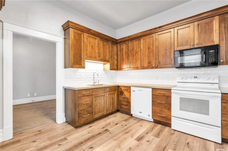 982 S Lincoln St - Photo 7 of 24