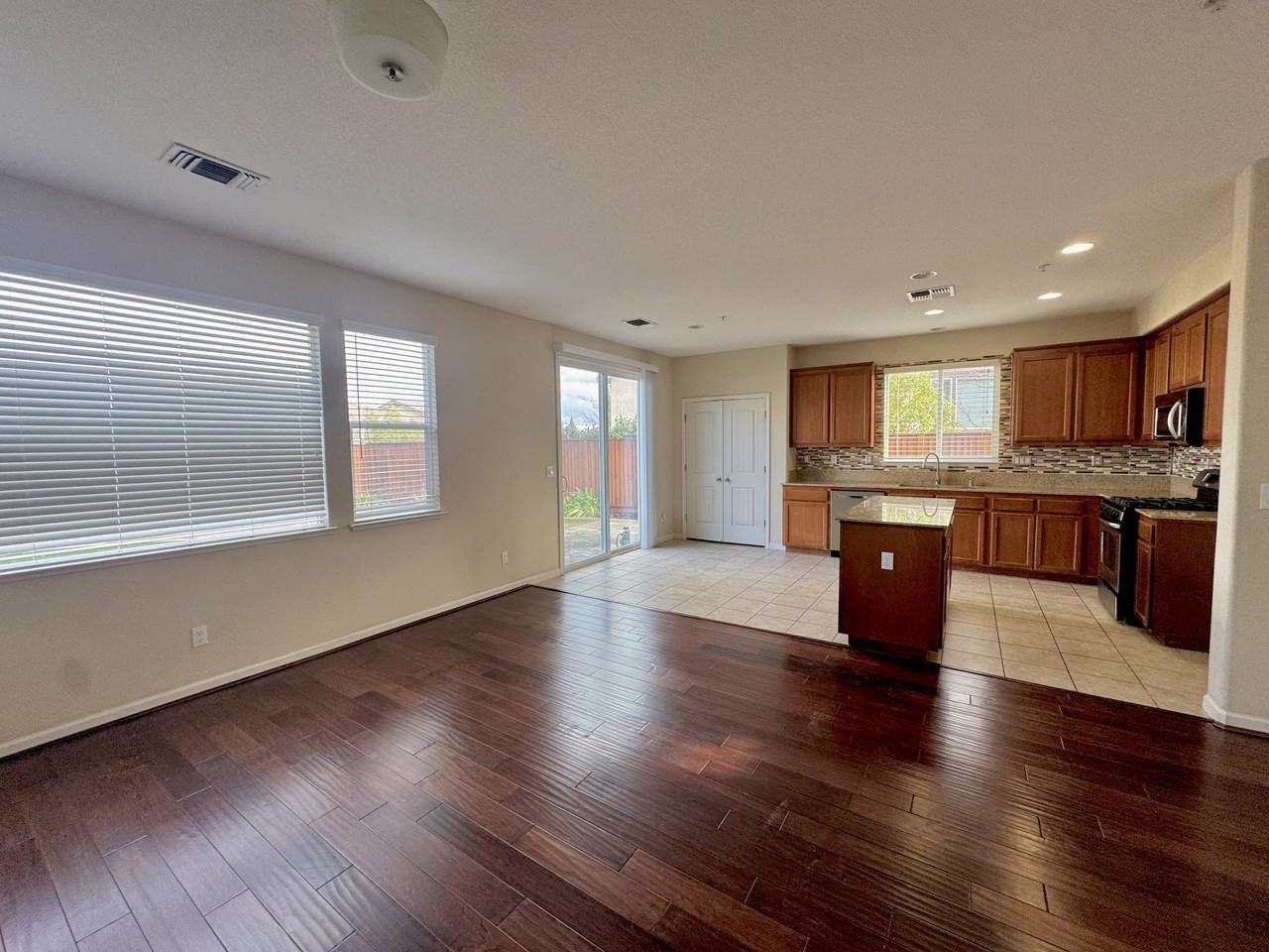 2581 Tampico Dr - Photo 5 of 18