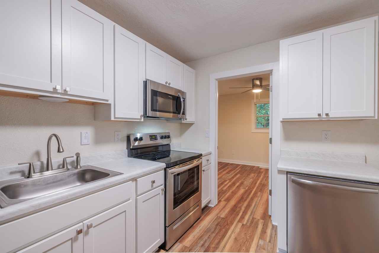 800 Rolling Hills Dr #6 - Photo 6 of 13