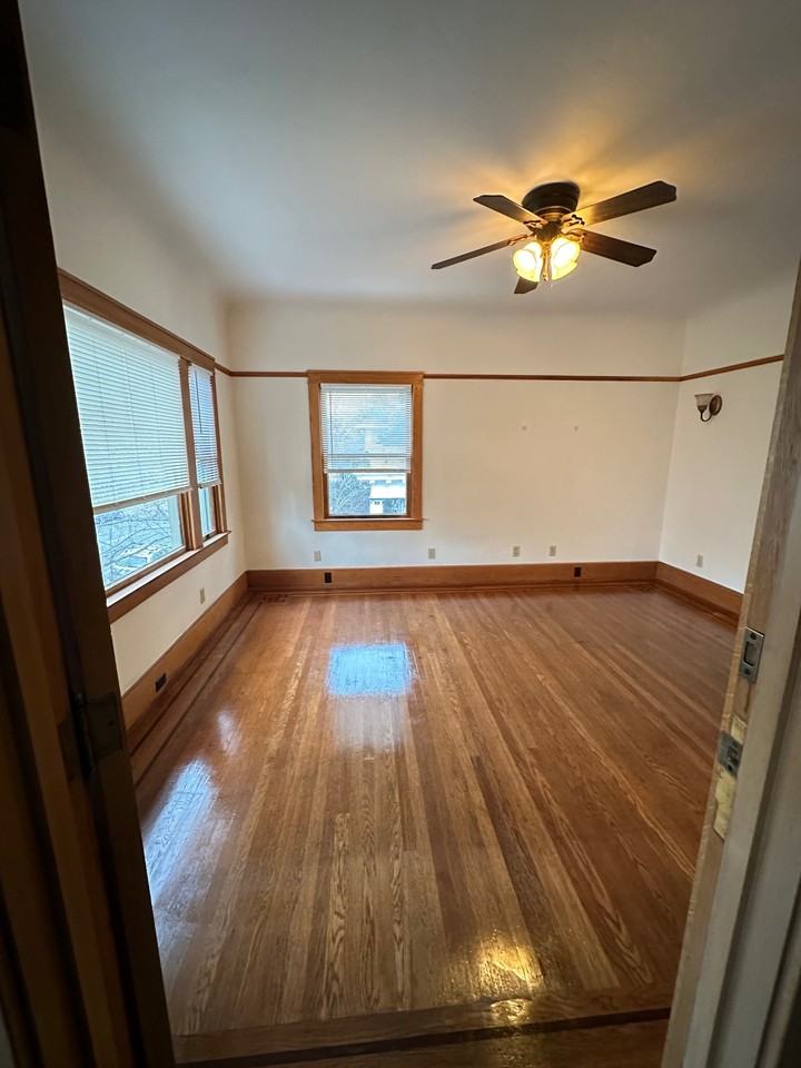 2110 G St #4 - Photo 4 of 22