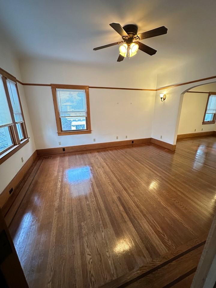 2110 G St #4 - Photo 5 of 22