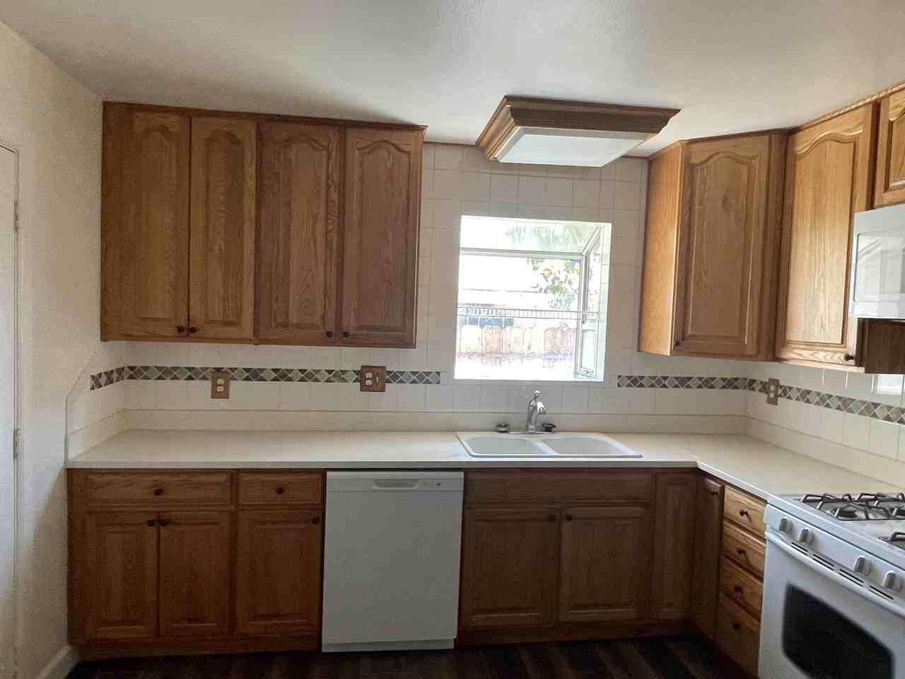 1309 Cardinal St - Photo 4 of 34