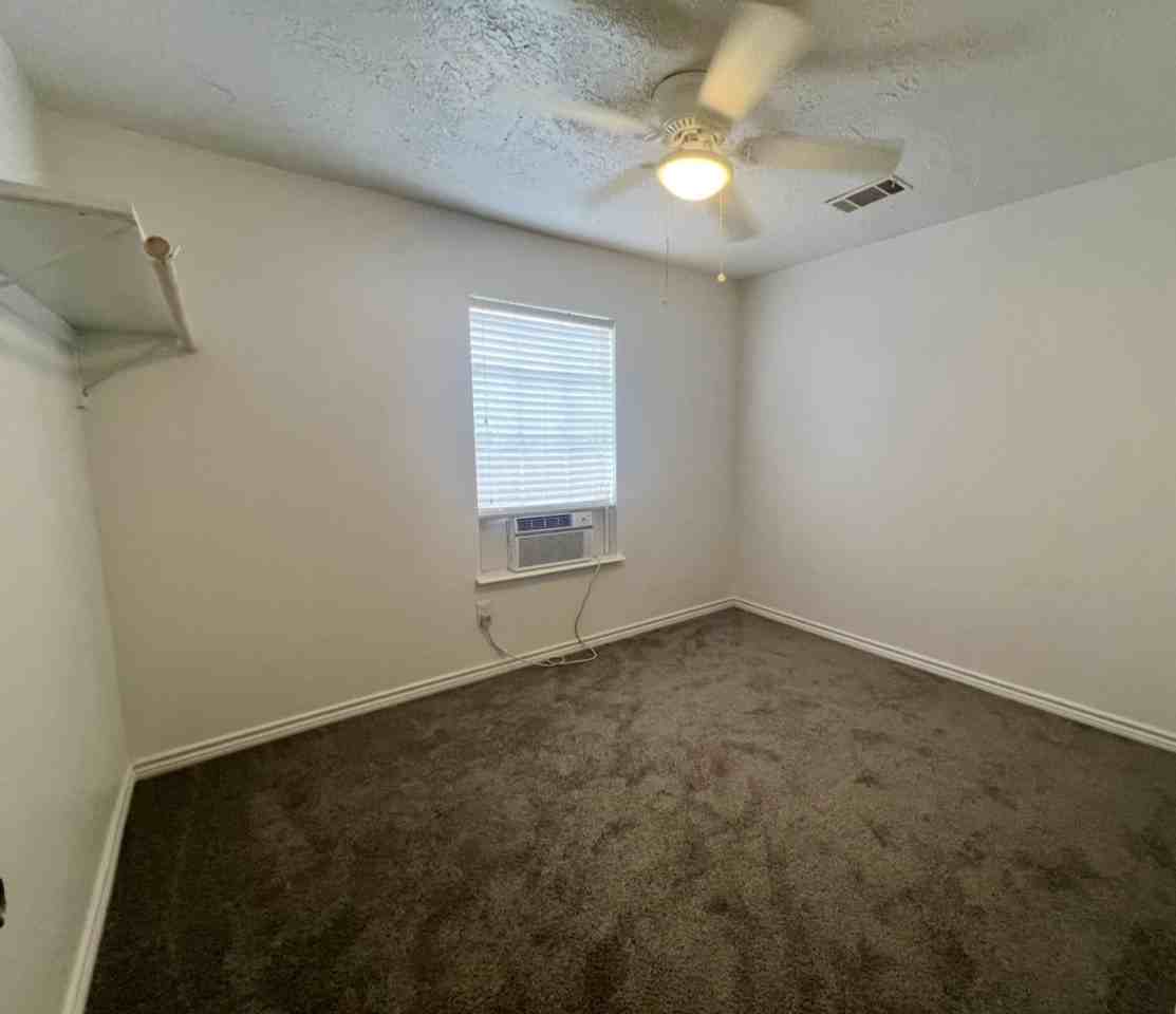 831 1/2 Deerpass Dr ##Tx - Photo 4 of 11
