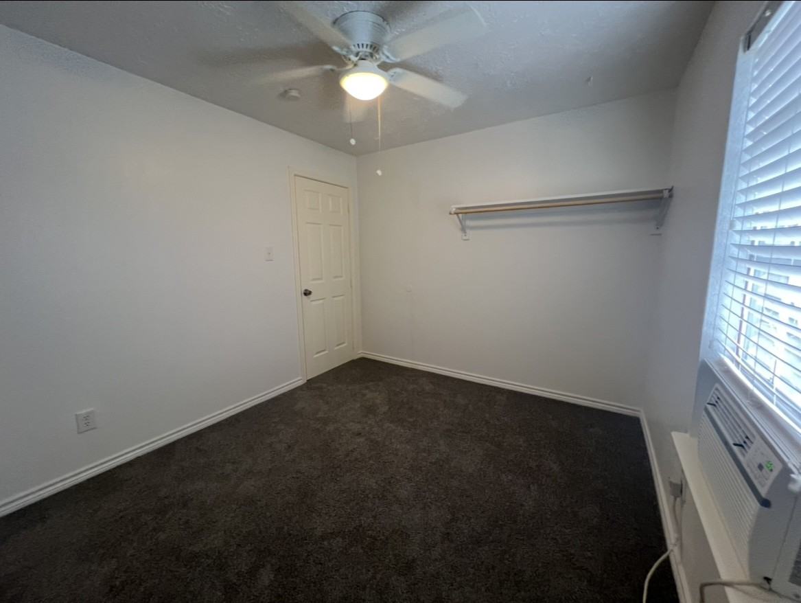 831 1/2 Deerpass Dr ##Tx - Photo 5 of 11