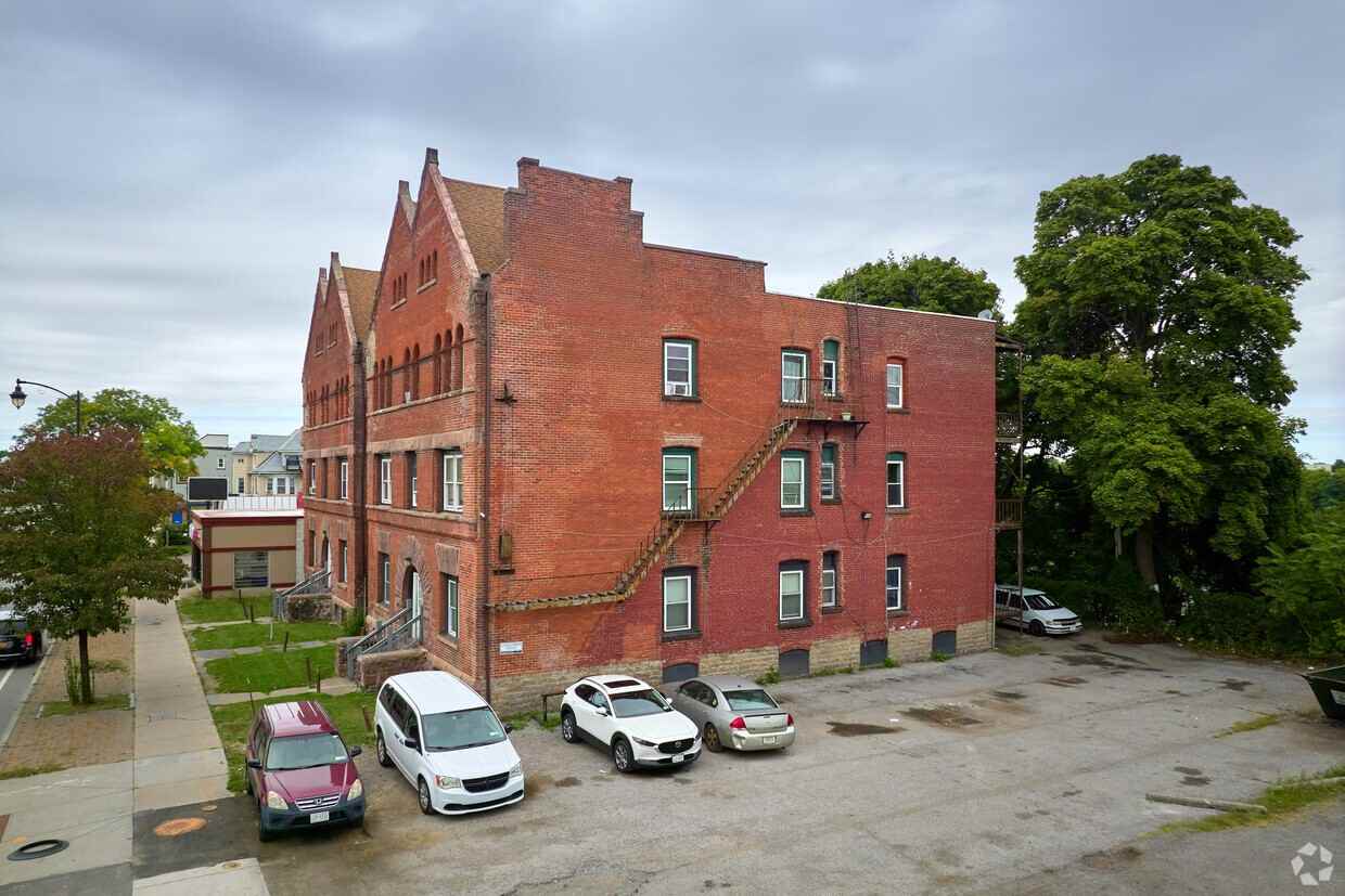 512 Lake Ave #12 - Photo 2 of 8