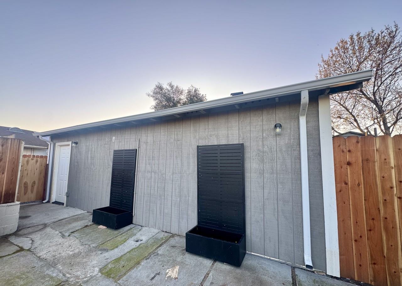 1880 Phillips Ln - Photo 2 of 16