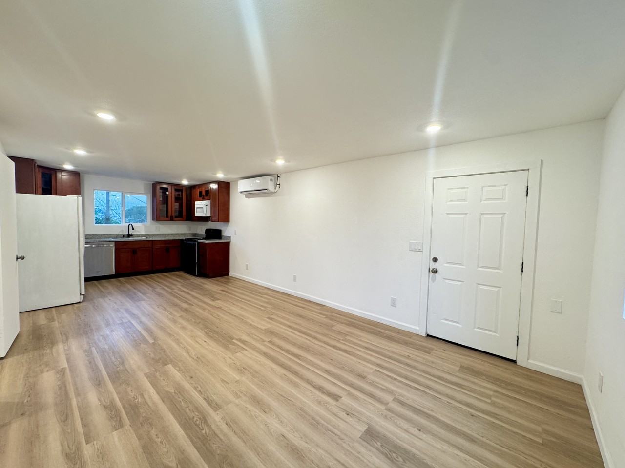 1880 Phillips Ln - Photo 3 of 16