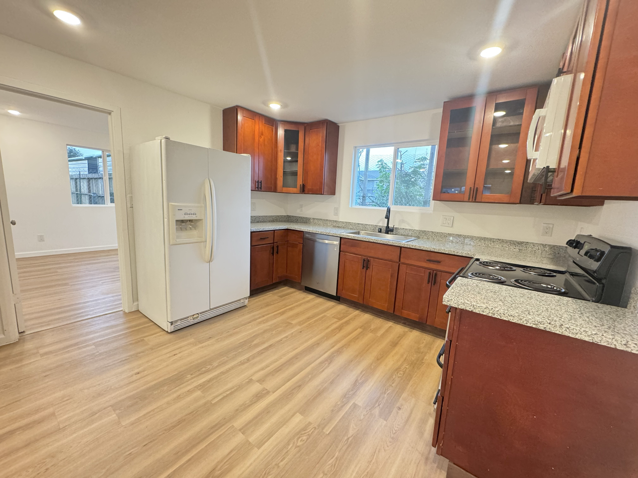 1880 Phillips Ln - Photo 5 of 16