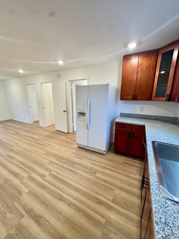 1880 Phillips Ln - Photo 6 of 16