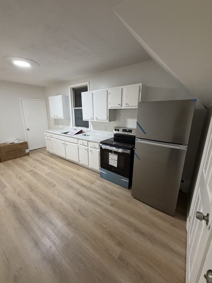 76 Beacon Ave #9 - Photo 3 of 7