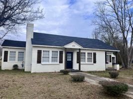 featured image of 305 Warpath Rd