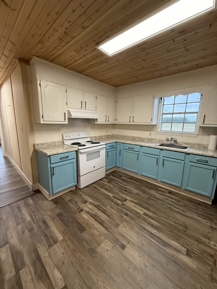 545 Clements Rd - Photo 3 of 22