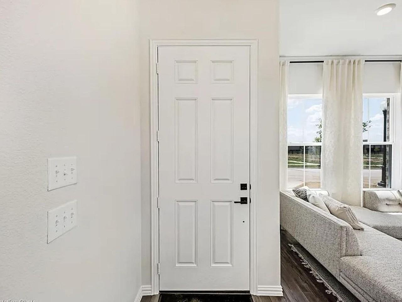 6200 Kings Path - Photo 2 of 15