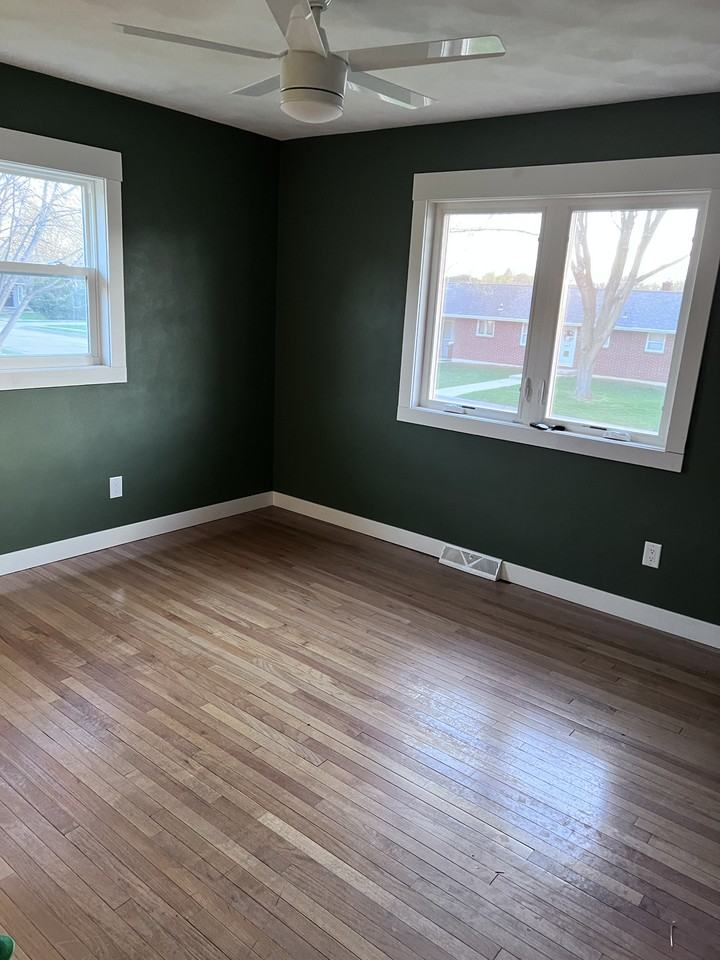 1694 Earl Dr - Photo 4 of 10