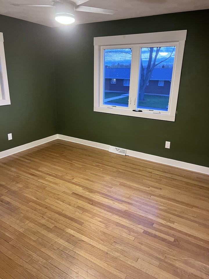 1694 Earl Dr - Photo 5 of 10