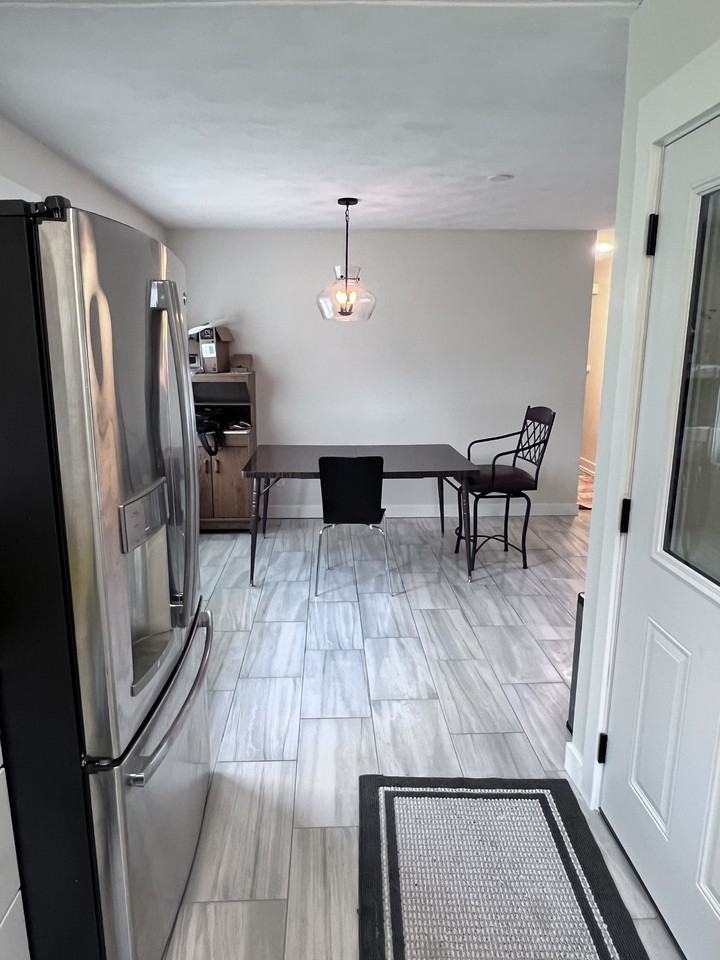 1694 Earl Dr - Photo 6 of 10