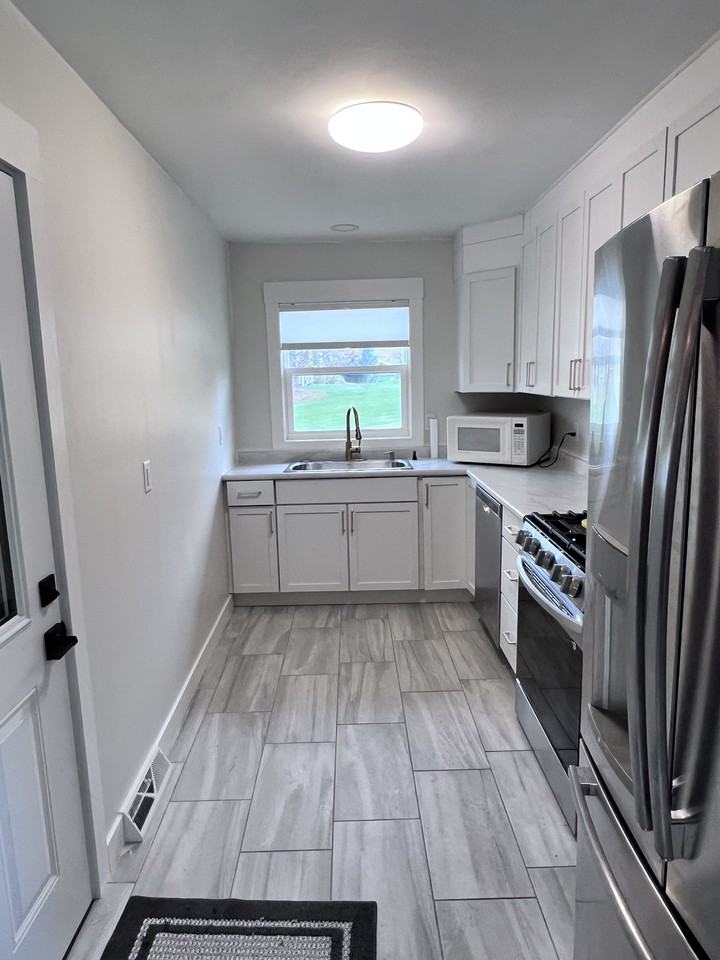 1694 Earl Dr - Photo 7 of 10