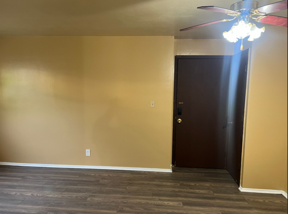 16818 E 1st St #1 - Photo 4 of 7