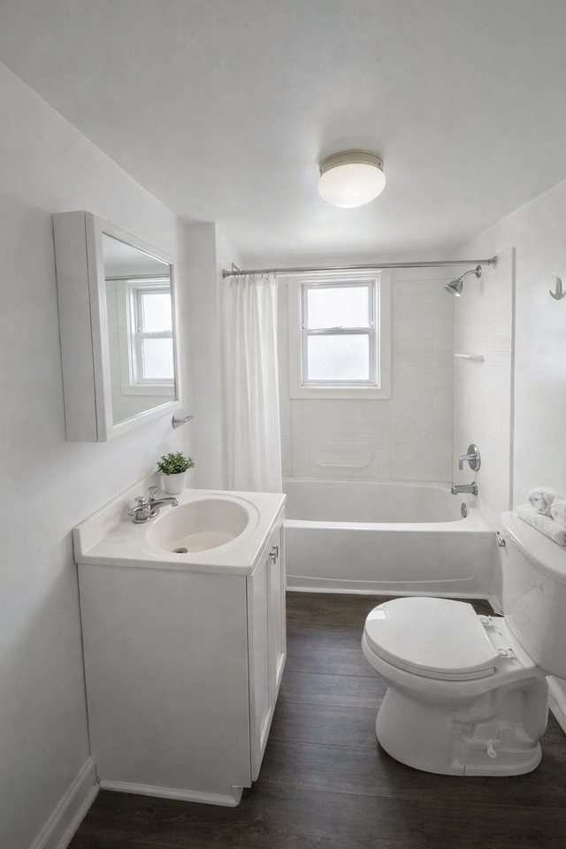 831 W 27th St - Photo 3 of 7