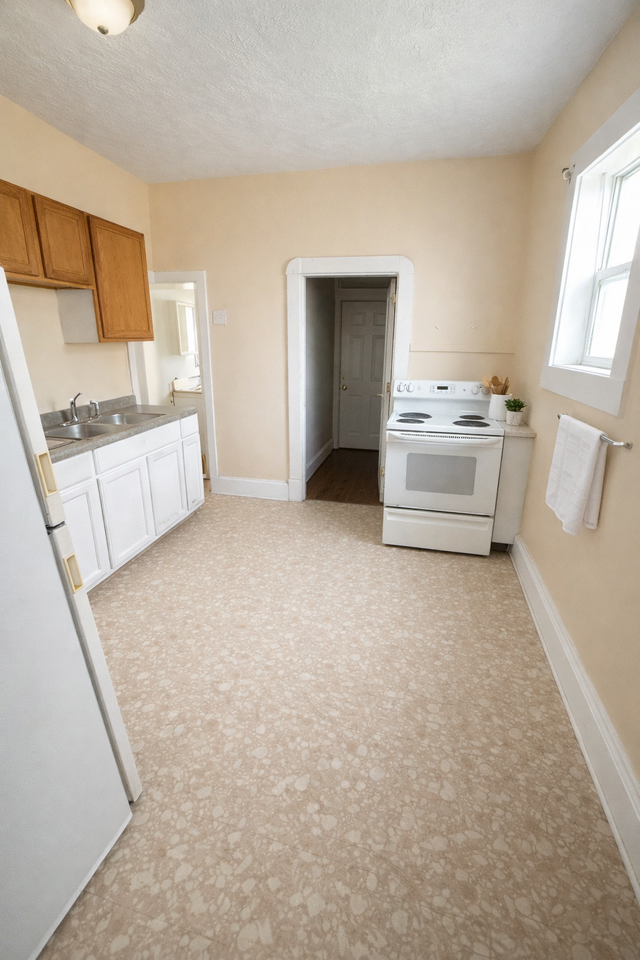 831 W 27th St - Photo 4 of 7