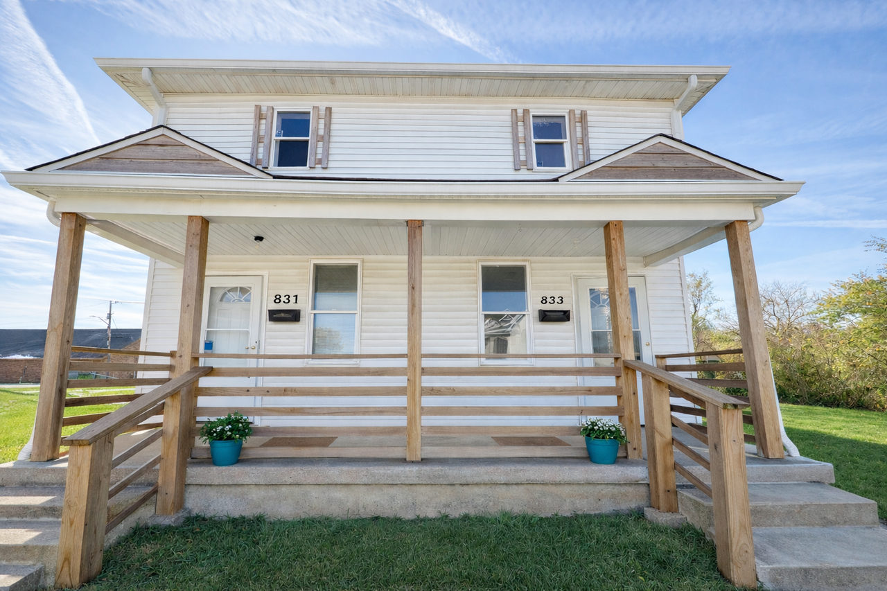 833 W 27th St - Photo 3 of 8