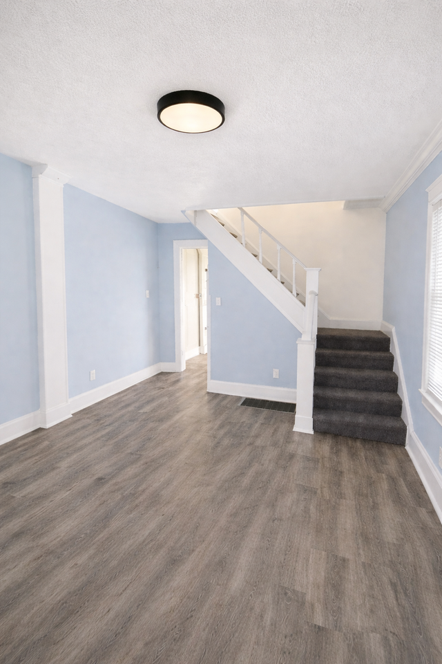 833 W 27th St - Photo 4 of 8