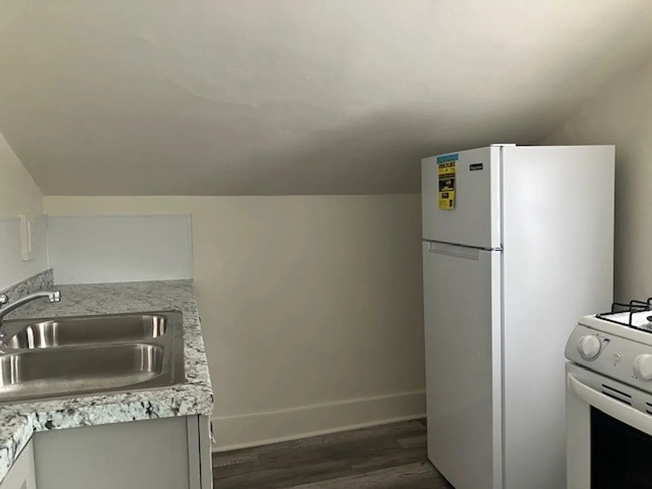 404 S Main St #3 - Photo 6 of 9