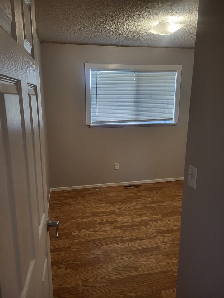 12625 43rd Ave Ne - Photo 7 of 13