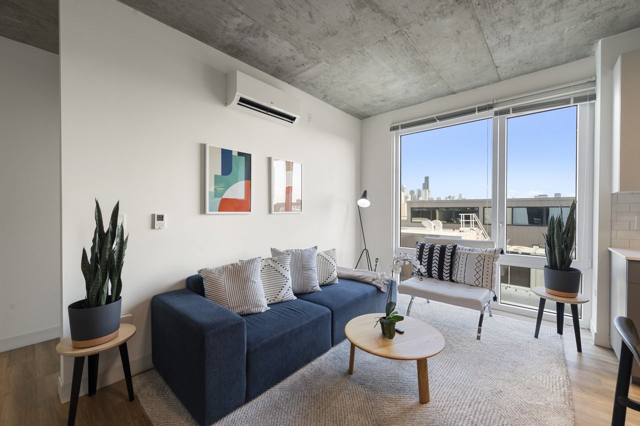 853 W Blackhawk St - Photo 2 of 18