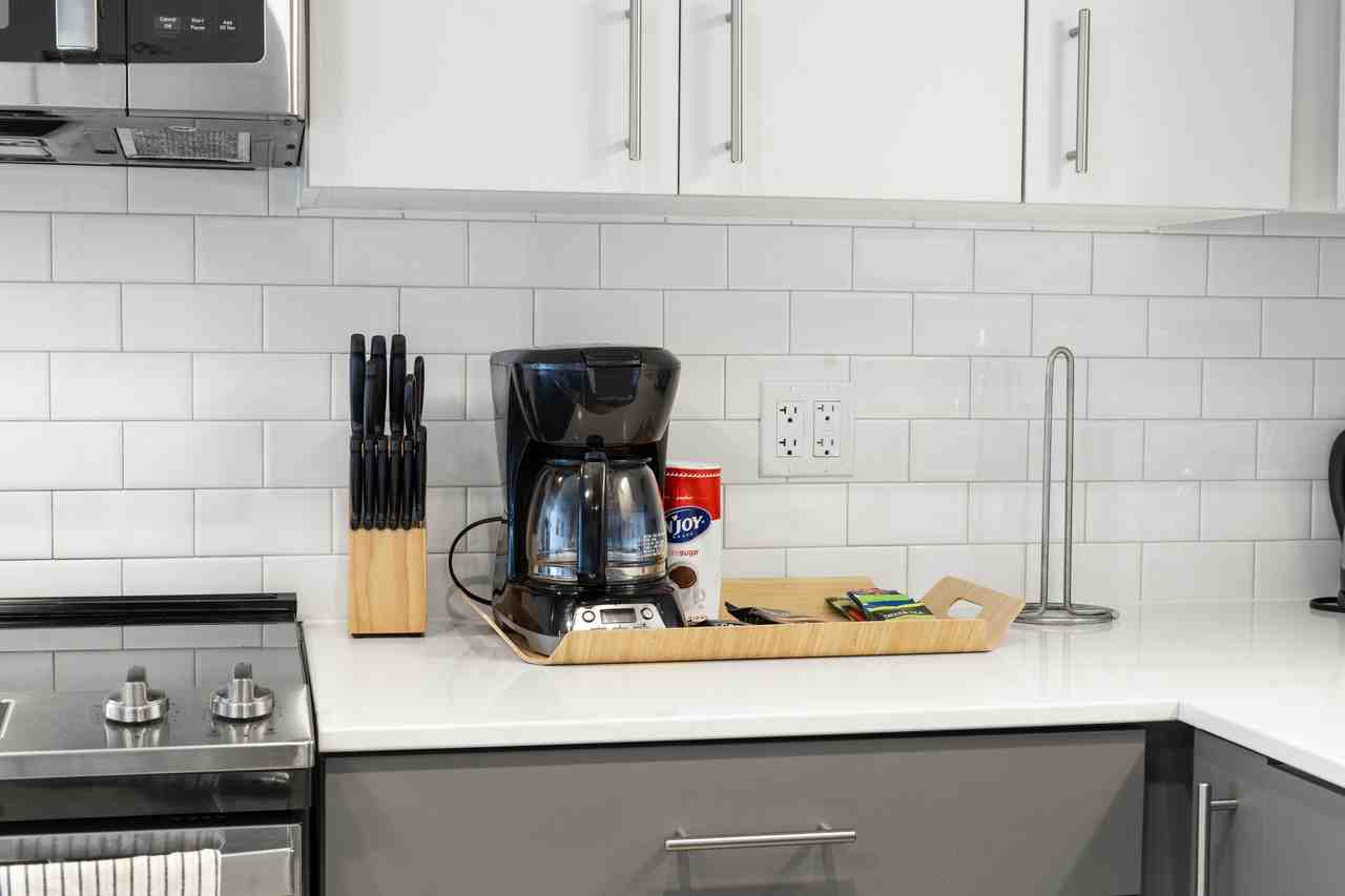 853 W Blackhawk St - Photo 5 of 18