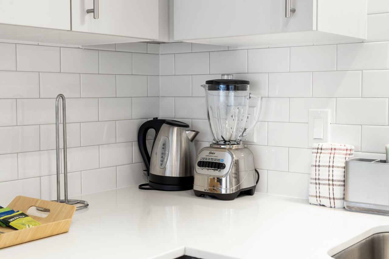 853 W Blackhawk St - Photo 6 of 18