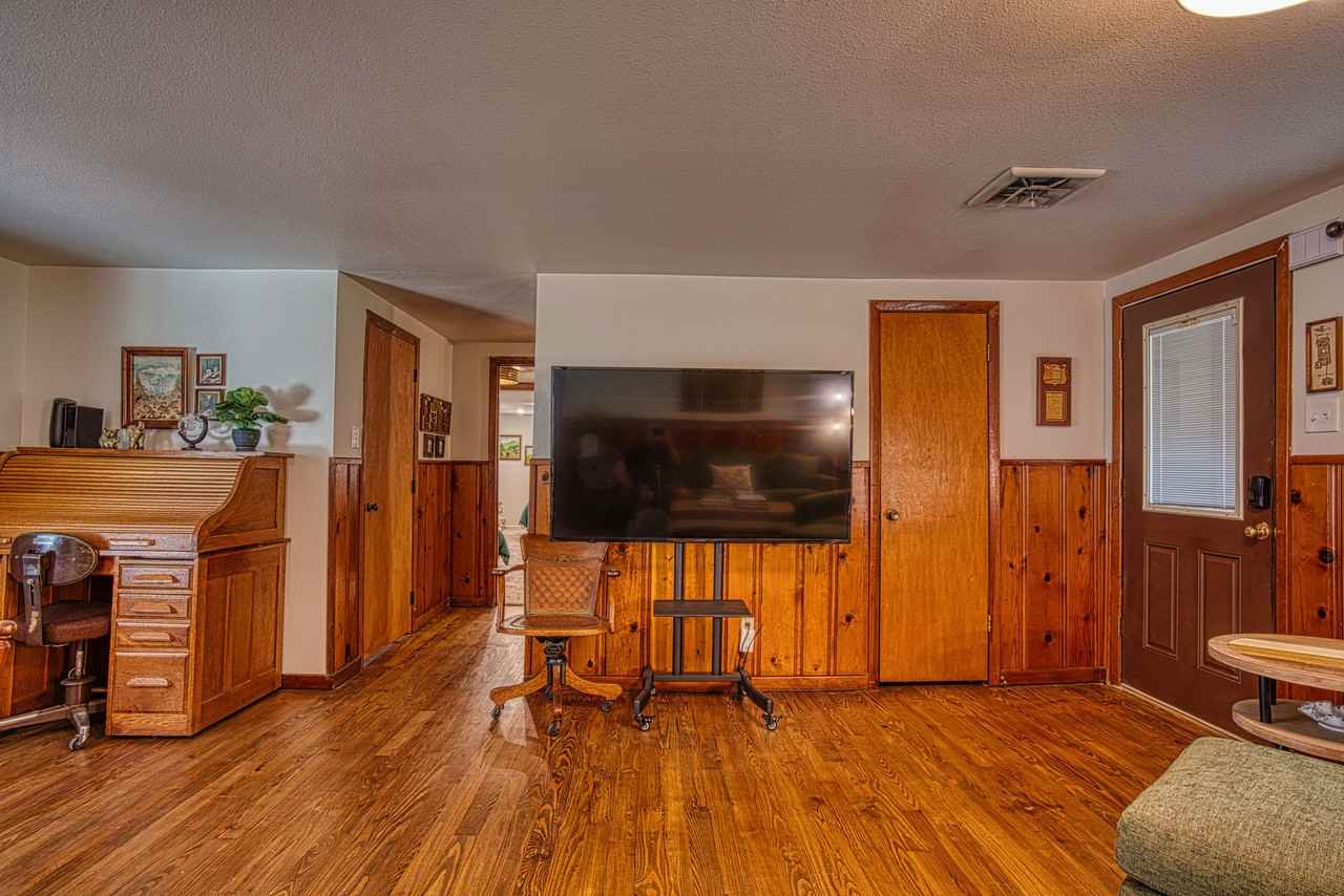 201 White Dr - Photo 6 of 33