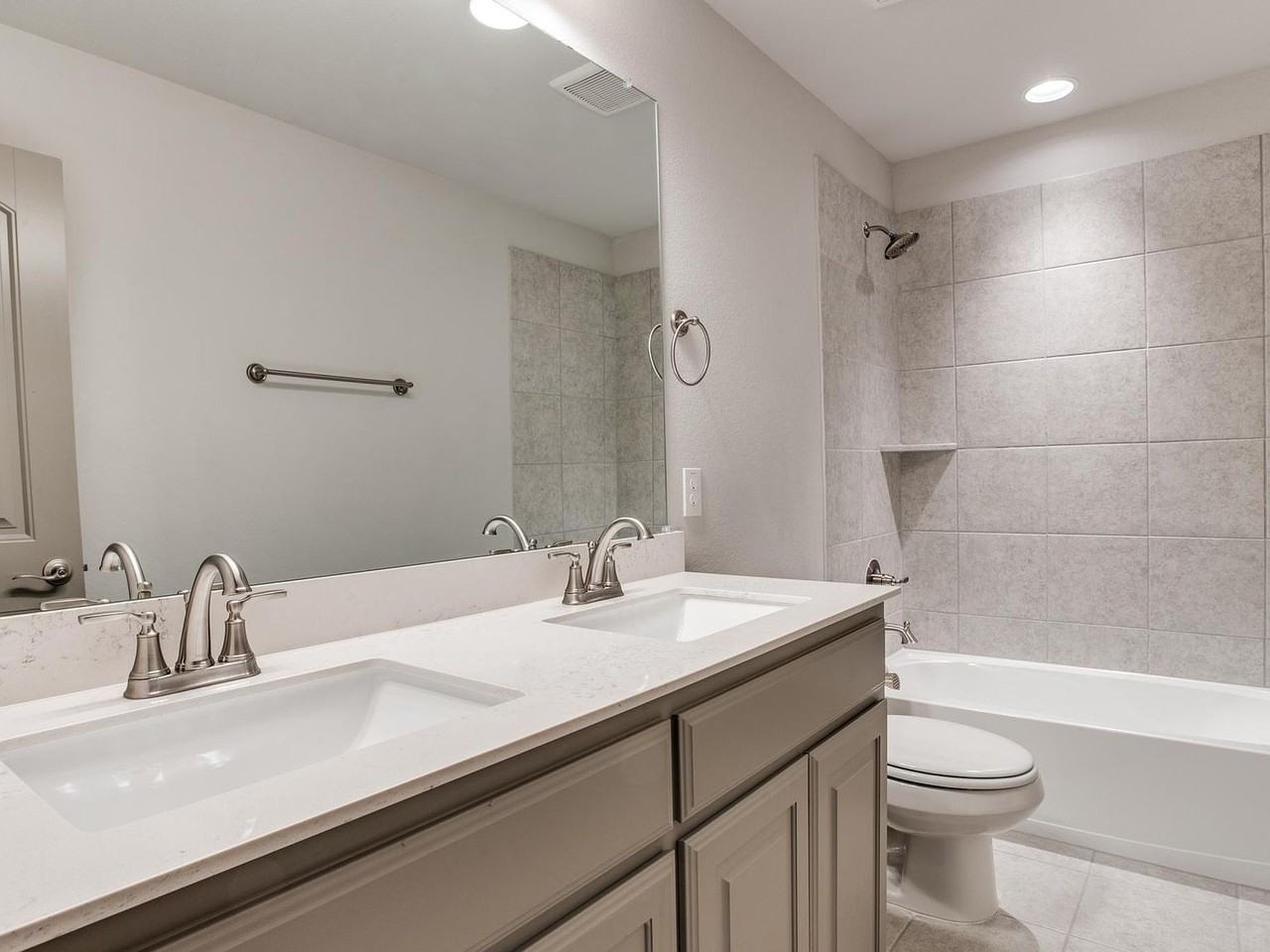 7685 Regal Ln - Photo 4 of 29