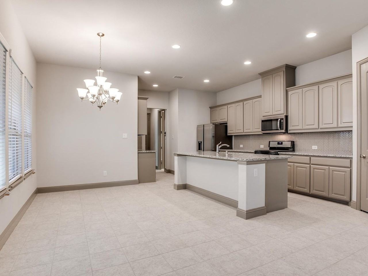 7685 Regal Ln - Photo 5 of 29