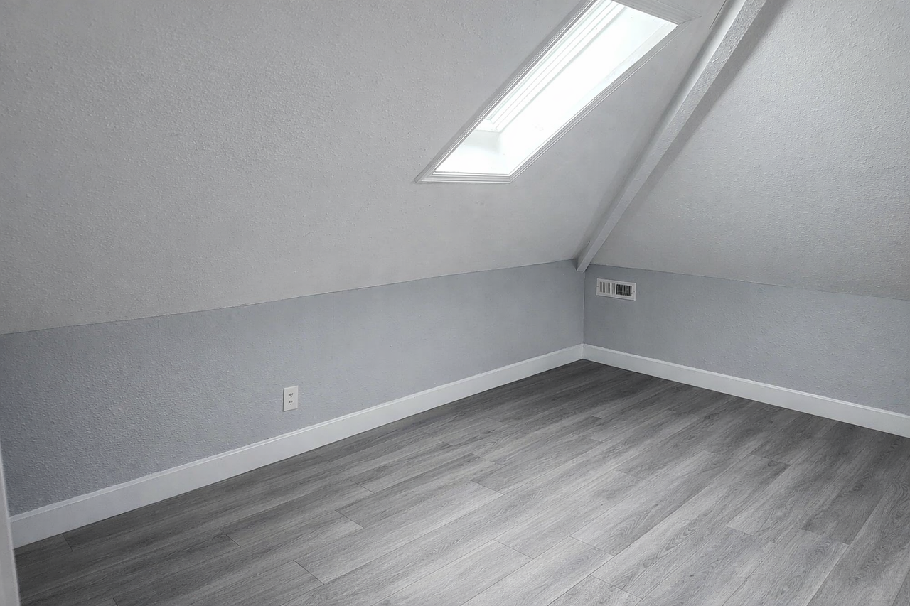 2707 N College Ave - Photo 2 of 13