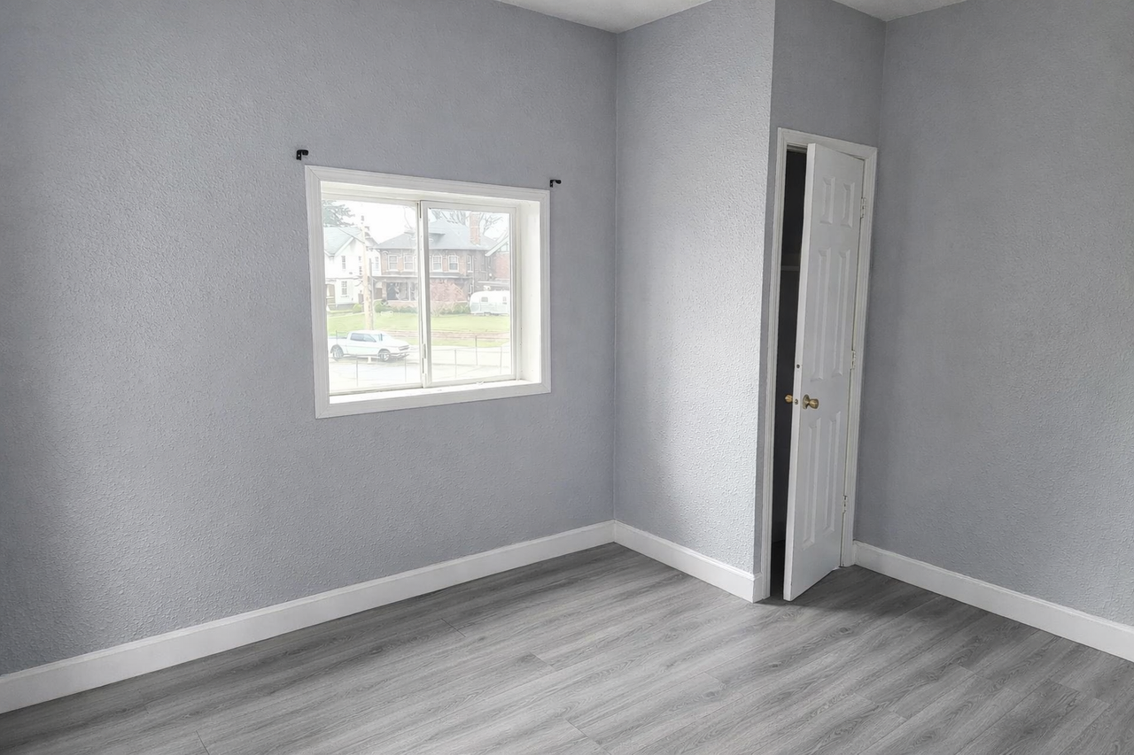 2707 N College Ave - Photo 3 of 13