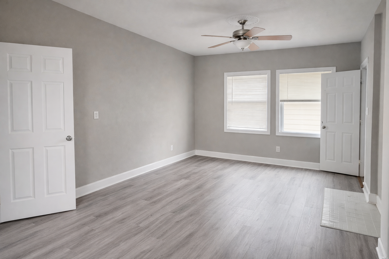 2709 N College Ave - Photo 3 of 15