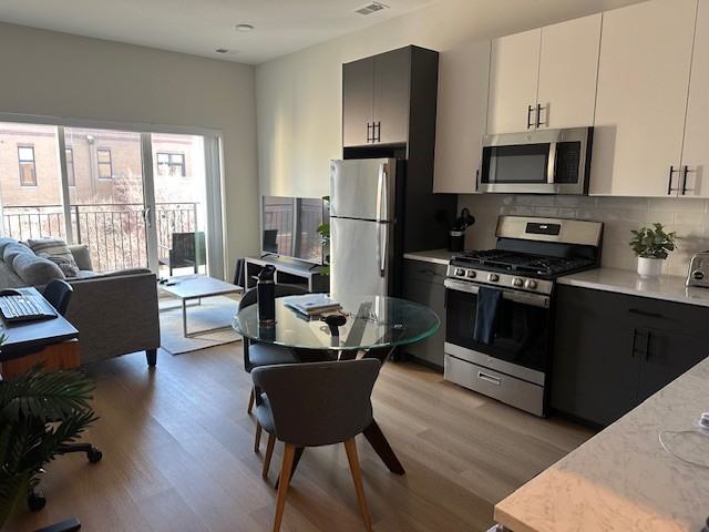 3204 N Clifton Ave #411 - Photo 2 of 9