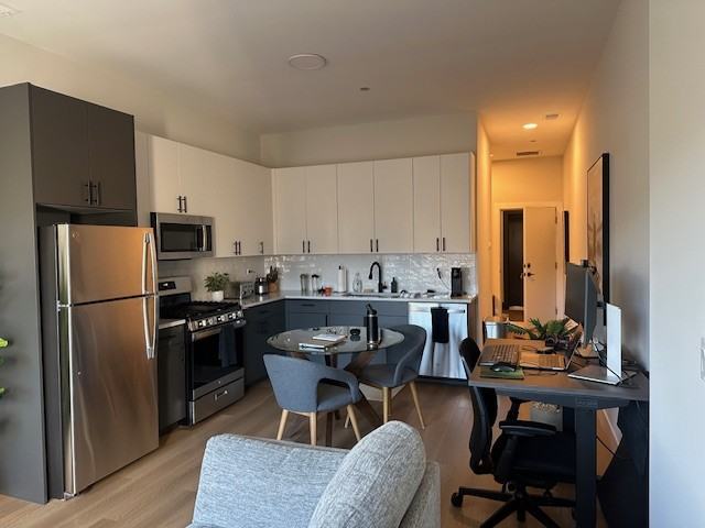 3204 N Clifton Ave #411 - Photo 3 of 9