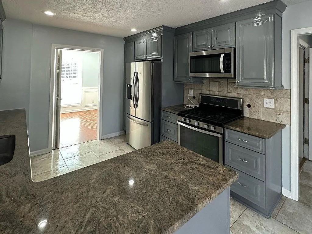 1261 Lakeview Rd - Photo 5 of 35