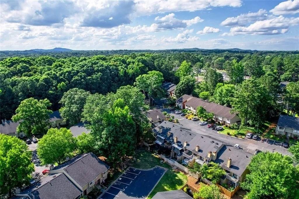 2168 Palmyra Dr Se - Photo 3 of 5