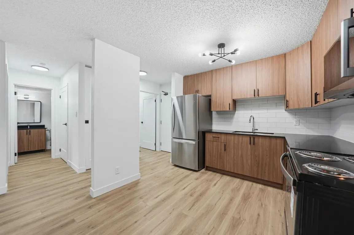 Lakewood Manor - Photo 5 of 50