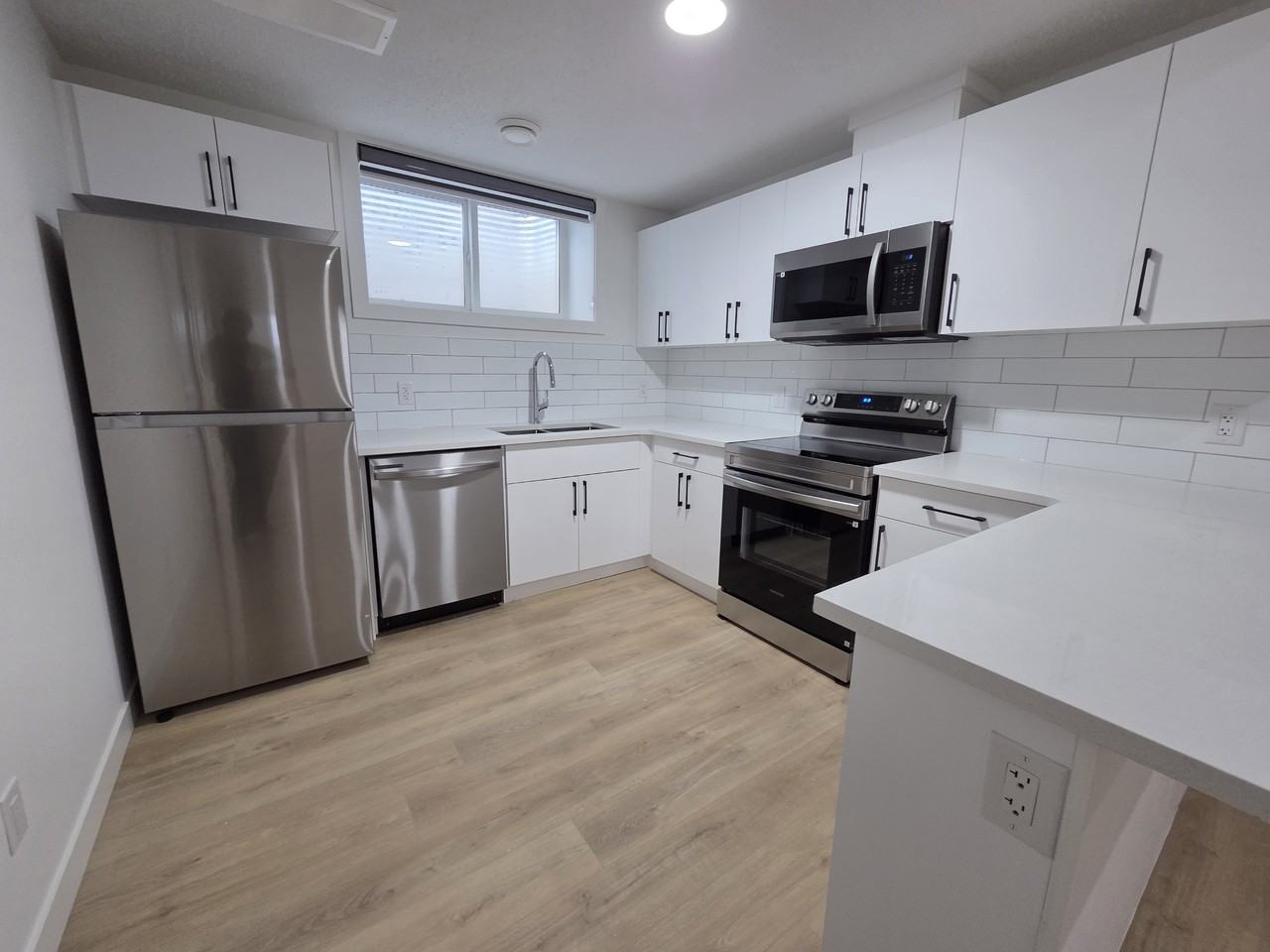 231 Pacific Dr Basement Suite - Photo 2 of 7