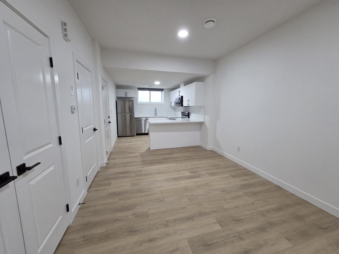 231 Pacific Dr Basement Suite - Photo 4 of 7