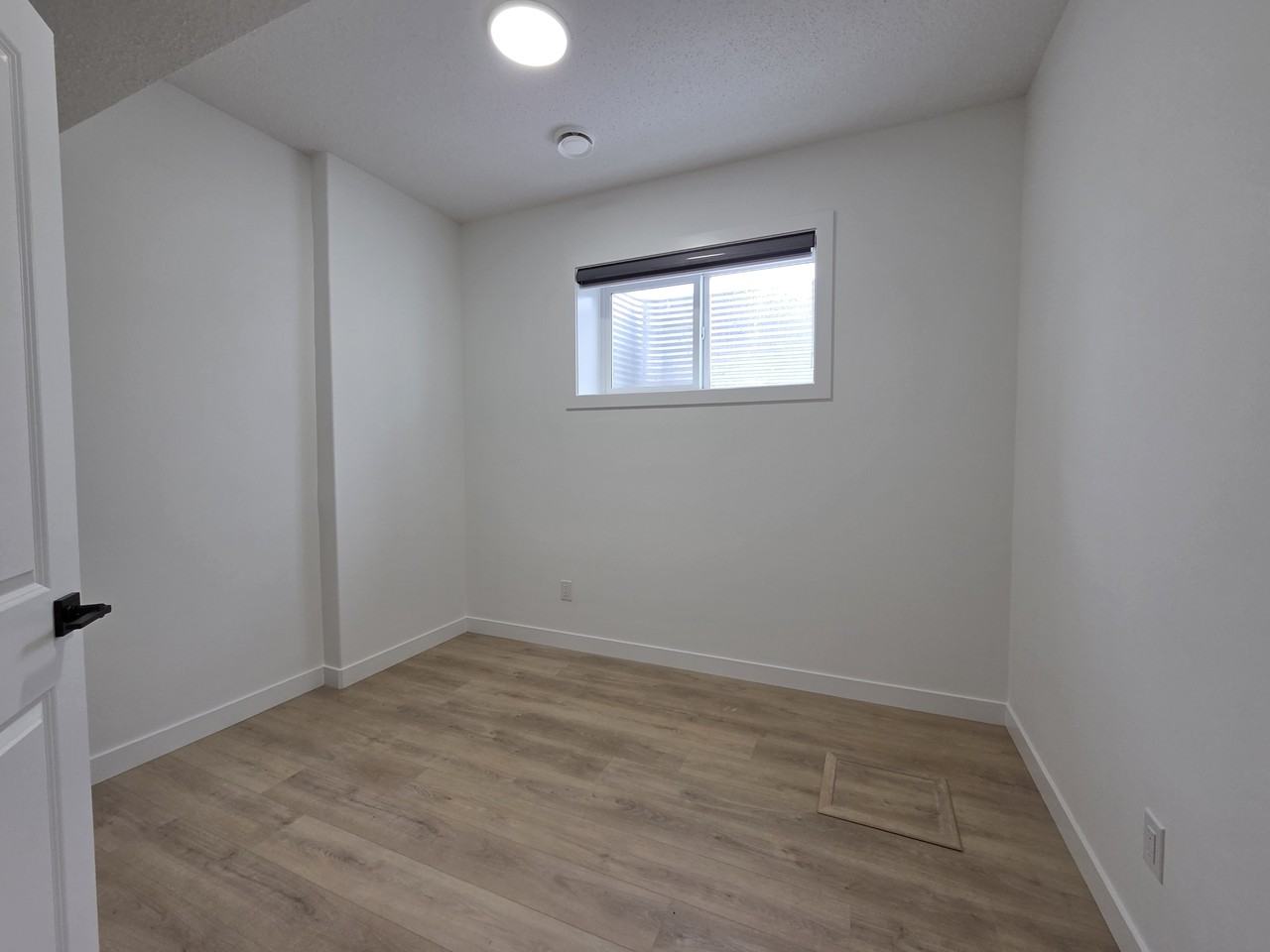 231 Pacific Dr Basement Suite - Photo 5 of 7