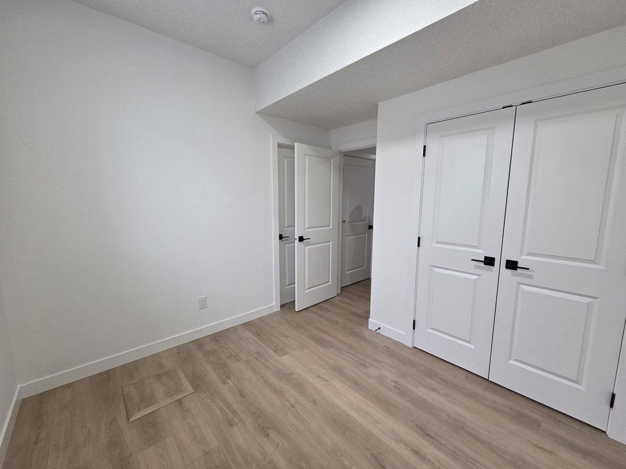 231 Pacific Dr Basement Suite - Photo 6 of 7